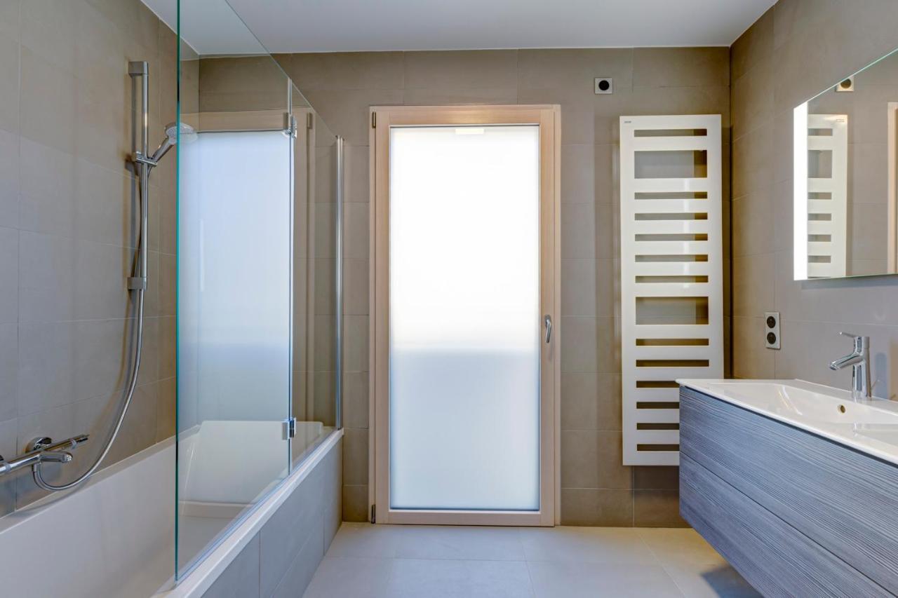 Serenity - 3 Bedroom Top Floor Apartment Parking & Lake View Terrace Аннесі Екстер'єр фото